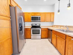 21007 NW 14 Pl 351, Miami Gardens FL 33169