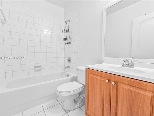 21007 NW 14 Pl 351, Miami Gardens FL 33169