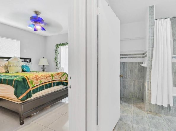 822 Avenida Hermosa, West Palm Beach FL 33405