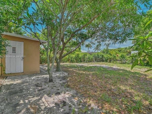 822 Avenida Hermosa, West Palm Beach FL 33405