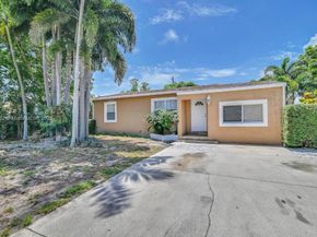 822 Avenida Hermosa, West Palm Beach FL 33405