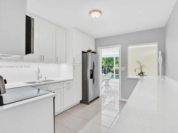 822 Avenida Hermosa