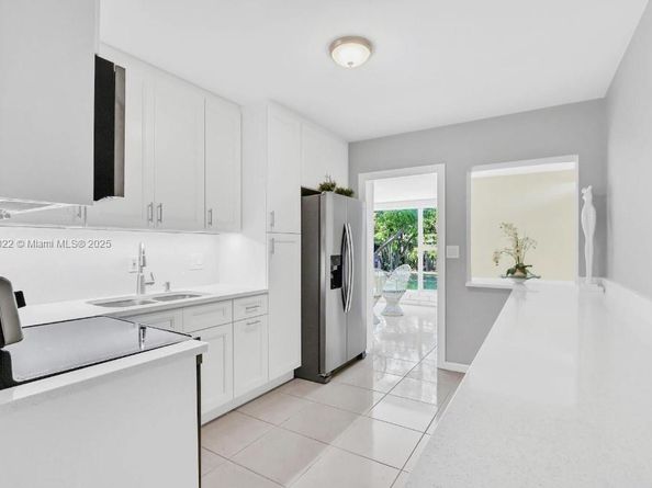 822 Avenida Hermosa, West Palm Beach FL 33405