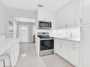 822 Avenida Hermosa, West Palm Beach FL 33405