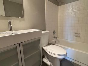 1226 N Hiatus Rd 1226, Pembroke Pines FL 33026