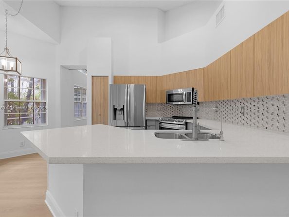 1525 Seabay Rd, Weston FL 33326