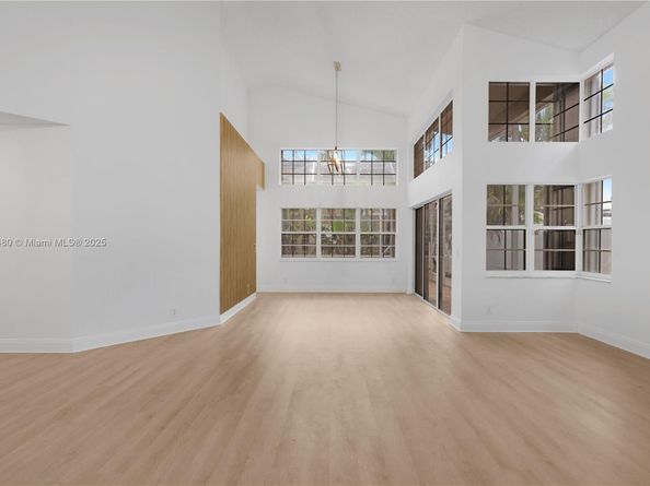 1525 Seabay Rd, Weston FL 33326