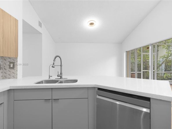 1525 Seabay Rd, Weston FL 33326
