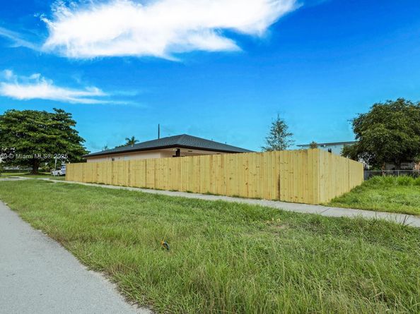 625 SW 6 Street, Homestead FL 33030