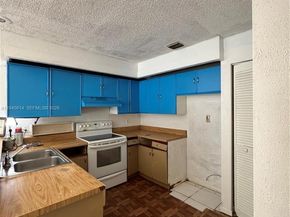 7157 Sportsmans Dr, North Lauderdale FL 33068