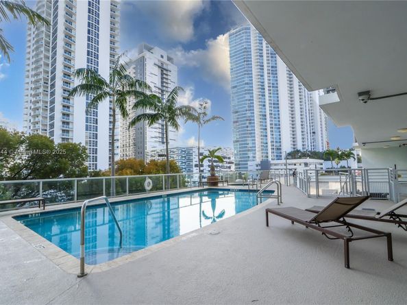 2200 NE 4th Ave 1002, Miami FL 33137