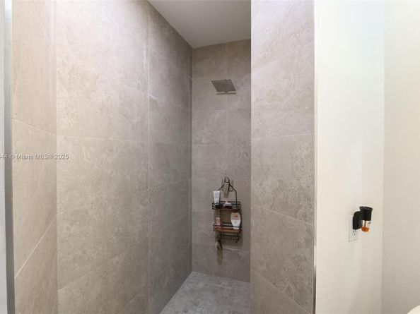 2200 NE 4th Ave 1002, Miami FL 33137