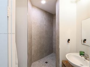 2200 NE 4th Ave 1002, Miami FL 33137