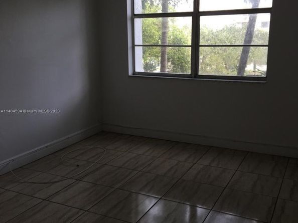 496 NW 165th St Rd D312, Miami FL 33169