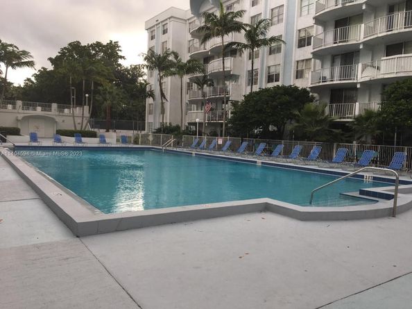 496 NW 165th St Rd D312, Miami FL 33169