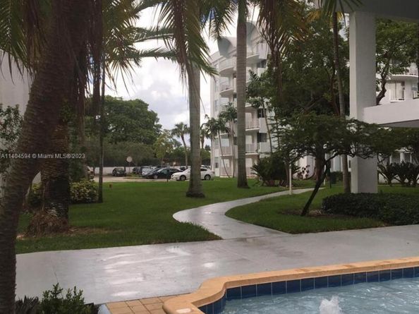 496 NW 165th St Rd D312, Miami FL 33169