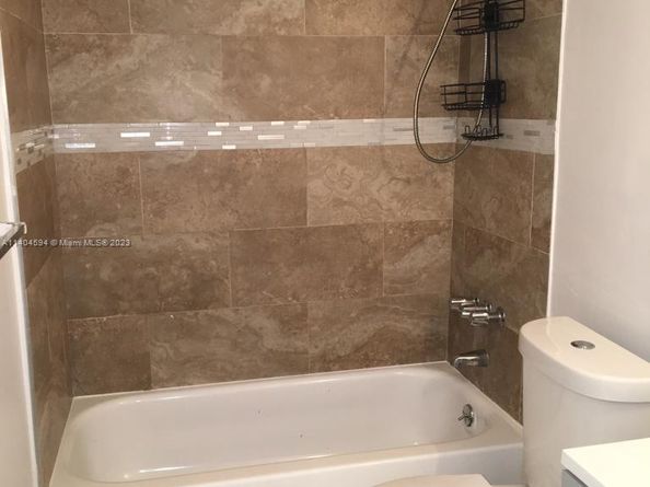 496 NW 165th St Rd D312, Miami FL 33169