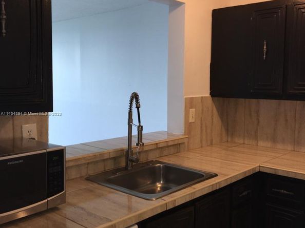 496 NW 165th St Rd D312, Miami FL 33169