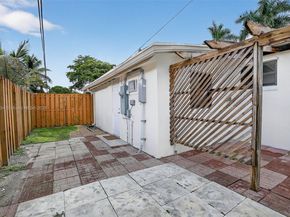 5260 Redwood Ct, Plantation FL 33317