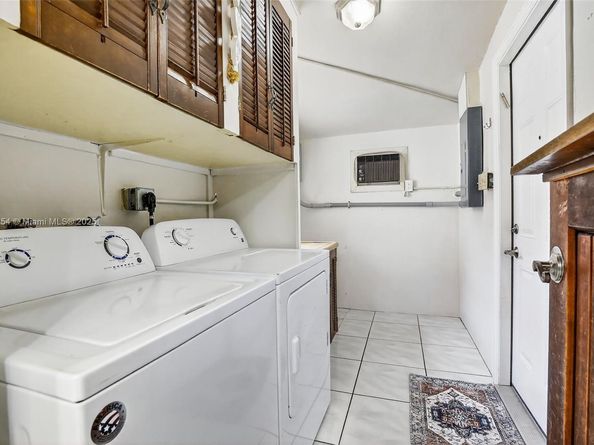 5260 Redwood Ct, Plantation FL 33317