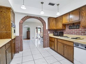 5260 Redwood Ct, Plantation FL 33317