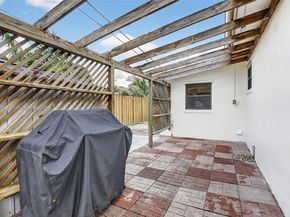 5260 Redwood Ct, Plantation FL 33317