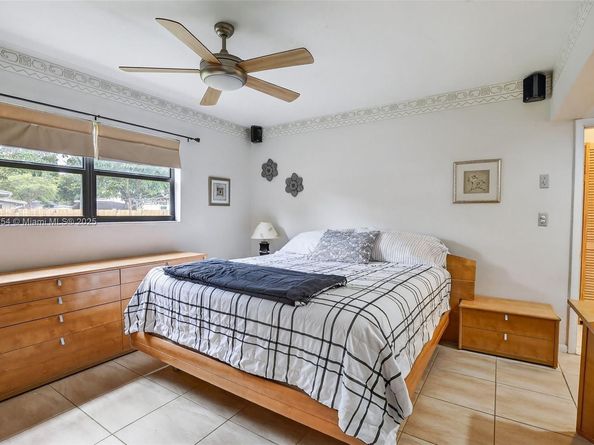 5260 Redwood Ct, Plantation FL 33317