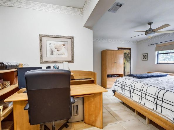 5260 Redwood Ct, Plantation FL 33317
