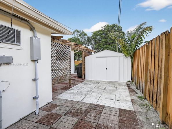 5260 Redwood Ct, Plantation FL 33317