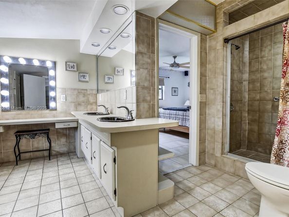 5260 Redwood Ct, Plantation FL 33317