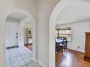 5260 Redwood Ct, Plantation FL 33317