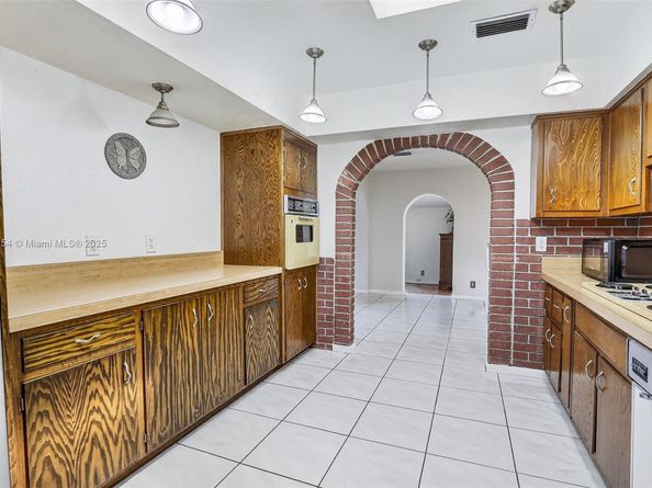 5260 Redwood Ct, Plantation FL 33317