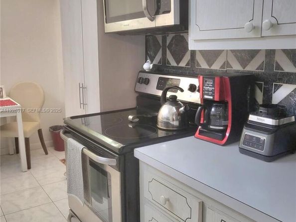 4330 Hillcrest Dr 405, Hollywood FL 33021