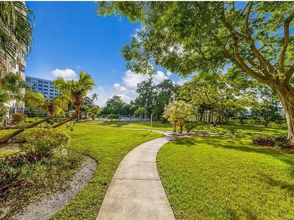 4330 Hillcrest Dr 405, Hollywood FL 33021