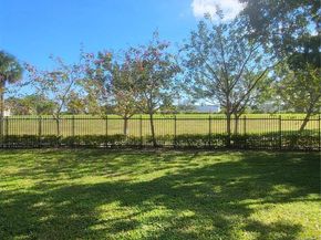 4330 Hillcrest Dr 405, Hollywood FL 33021