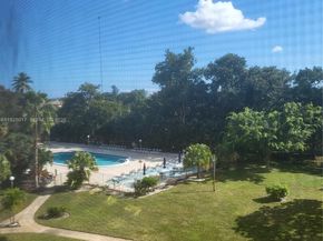 4330 Hillcrest Dr 405, Hollywood FL 33021