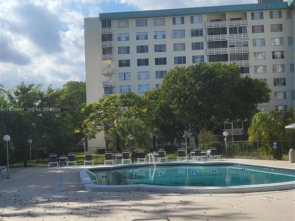 4330 Hillcrest Dr 405, Hollywood FL 33021