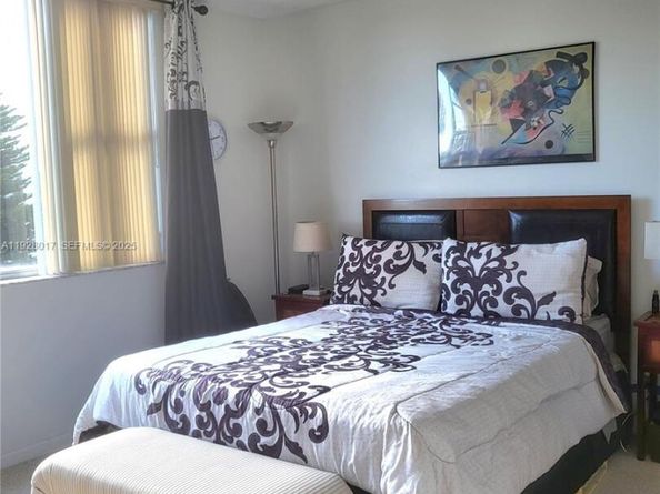 4330 Hillcrest Dr 405, Hollywood FL 33021