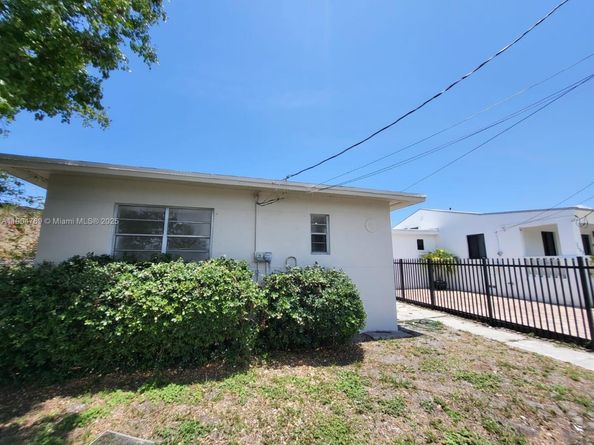 640 - 642 NW 77th St, Miami FL 33150