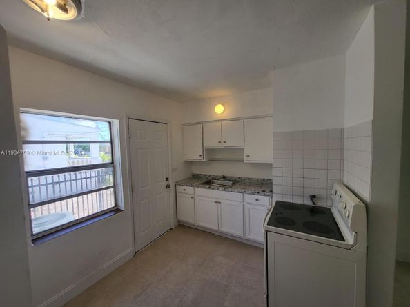 640 - 642 NW 77th St, Miami FL 33150