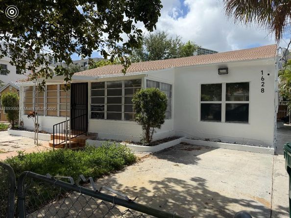 1628 NW 15th St, Miami FL 33125
