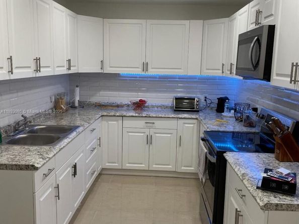 1628 NW 15th St, Miami FL 33125
