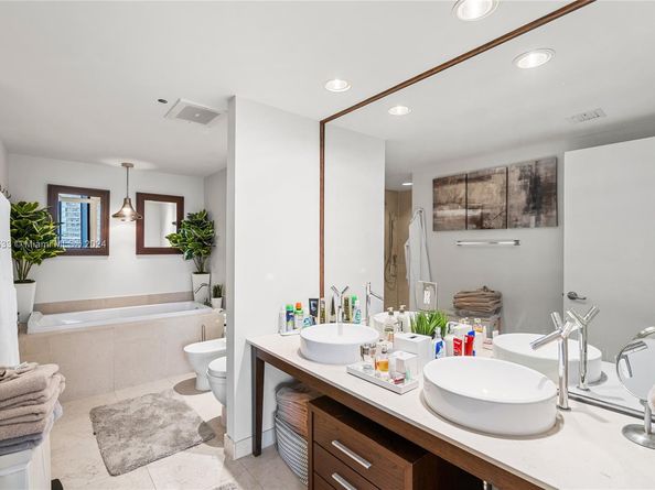 495 Brickell Ave 1702, Miami FL 33131