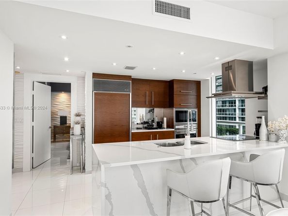 495 Brickell Ave 1702, Miami FL 33131