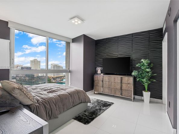 495 Brickell Ave 1702, Miami FL 33131