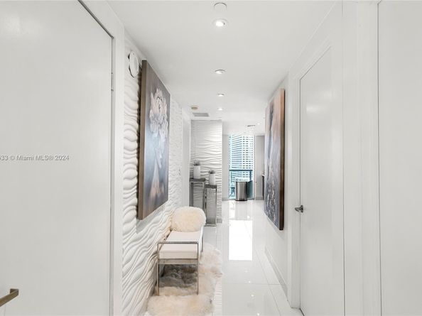 495 Brickell Ave 1702, Miami FL 33131
