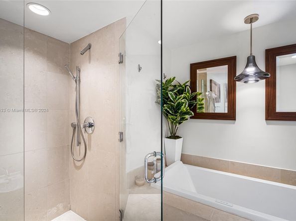 495 Brickell Ave 1702, Miami FL 33131