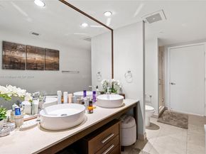 495 Brickell Ave 1702, Miami FL 33131