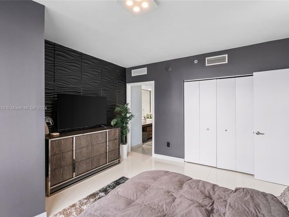 495 Brickell Ave 1702, Miami FL 33131