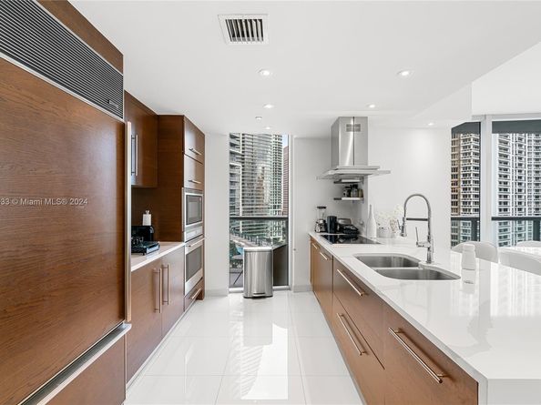 495 Brickell Ave 1702, Miami FL 33131